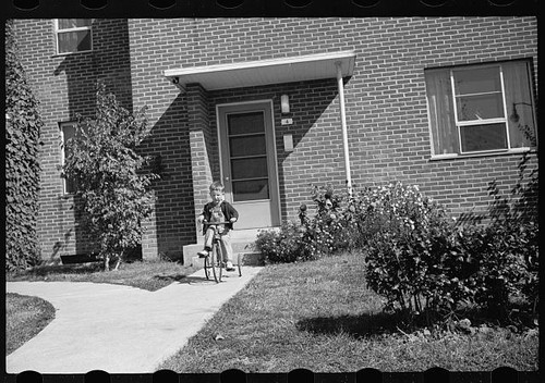 Photo 1940s boy - photo:1940s, tricycle