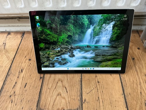 Microsoft surface pro 1796 - 5,