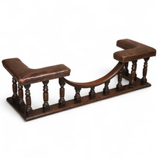 Early 20th Century Small Antique Oak Club Fender Leather Seat Fireplace Fender