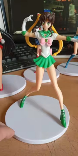 Sailor moon figure kino - moon,