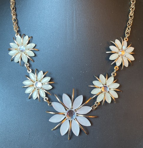 Ivory flowers necklace - ivory,