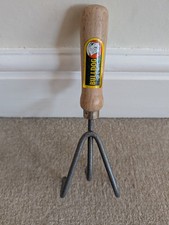 Bulldog Claw Cultivator