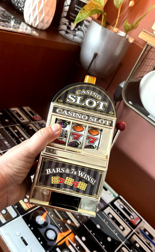 One arm bandit - arm, slot