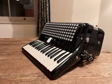 Chanson Piano Accordion 34-Key