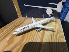 Hyjl Wings 1/400 Scale Diecast Model of the Lufthansa A321 Airbus in Wooden Box