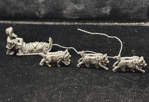 Pewter alaskan eskimo huskies - pewter,