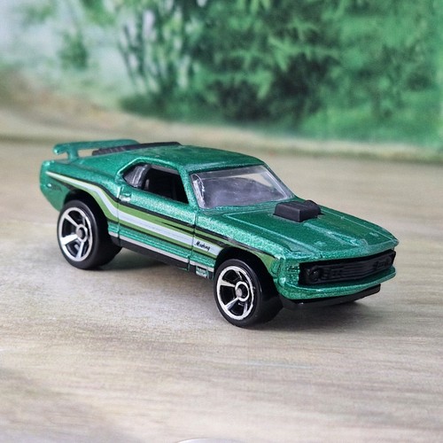Hot wheels ford - hot,