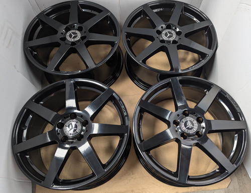 Genuine black mercedes amg - 4x,