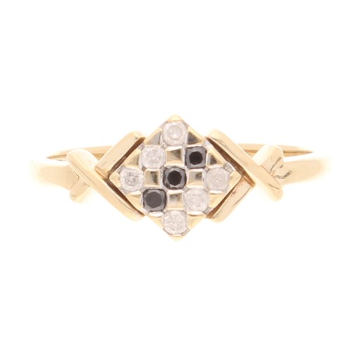 9carat yellow gold - 9carat, 0.10ct