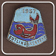 BUTLINS ORIGINAL SKEGNESS 1957 RED AND BLUE LABELS ENAMEL BADGE