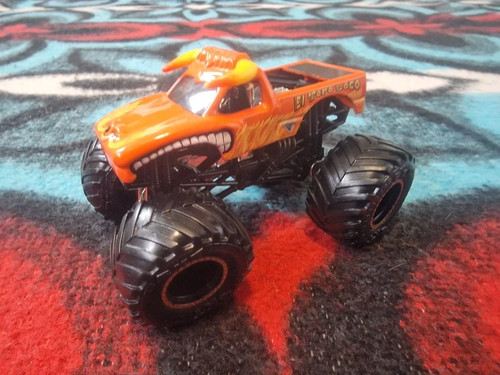 Monster jam toro loco toy - toro,