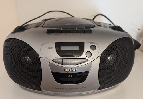 Sanyo portable radio - sanyo,