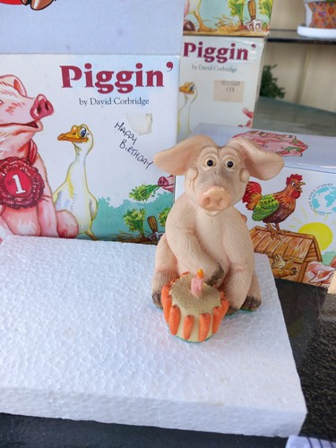 Piggin happy birthday 1995 - happy,