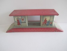 VINTAGE BRIMTOY TIN PLATE STATION PLATFORM EXCELLENT CONDITION