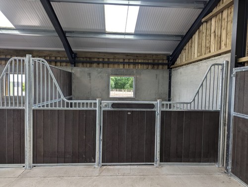 Internal stables prestige - internal,