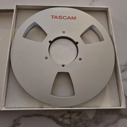 Silvery tascam 1 2 - 1, 1/2