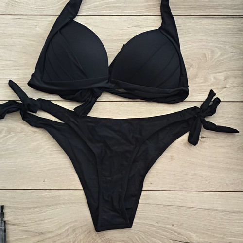 Women black triangle - black,