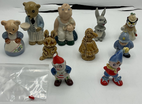 Ceramic figurine bundle mostly - ceramic,