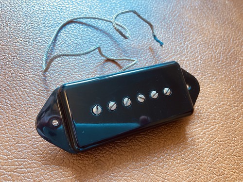 Gibson dog ear - ear, coil