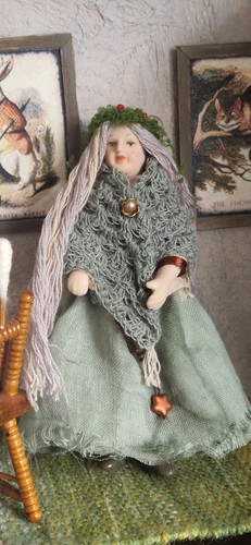 Dolls house victorian - dolls,