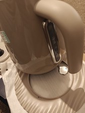 Delonghi Kettle 1.7 Liters