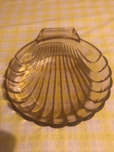 Vintage pink glass - pink, scallop