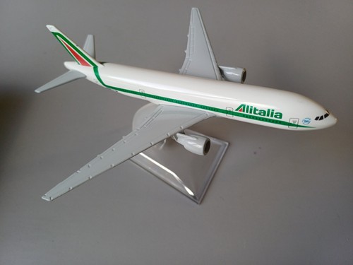 Diecast model airliners - diecast,
