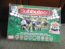SUBBUTEO DREAM TEAM STADIUM - INCLUDES 11 A SIDE PLAYERS,2 BALLS GOALS AND SPARE