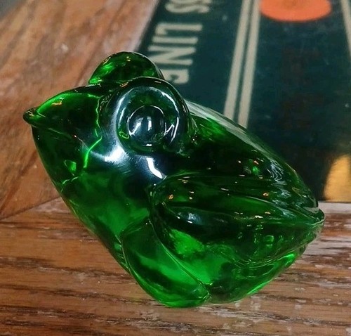 Solid glass frog - solid,