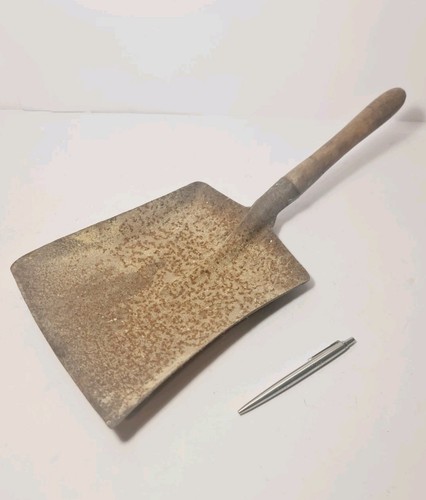 Rusty coal ash shovel - rusty, 18⅓"
