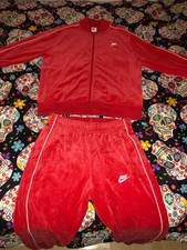 NIKE VELOUR FULL TRACKSUIT RED MEDIUM HARDLY WORN EXCELLENT CONDITION FREE P&P