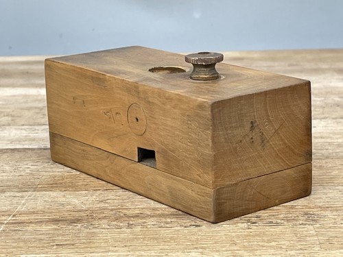 Vintage buck wooden - buck,