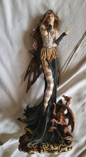 Gothic angel statue - ,