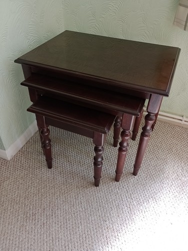 Nest mahogany effect - of,