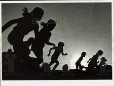 1979 press photo - 1979, compete