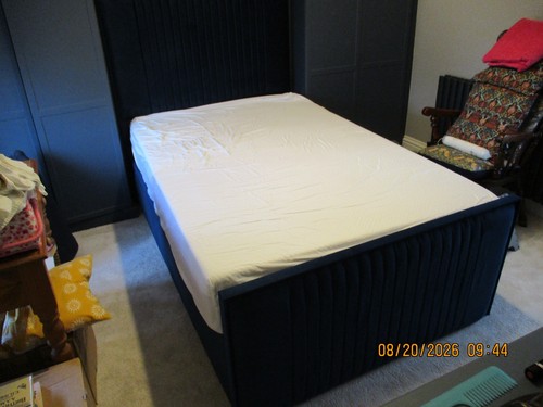 Bed three quarters - three,