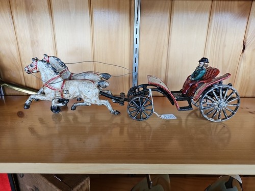 Horse drawn carriage phaeton - ,