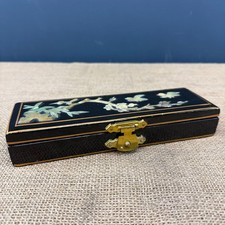 VINTAGE CHINESE CHINOISERIE BLACK LACQUER JEWELLERY BOX W/ MOTHER-OF-PEARL INLAY