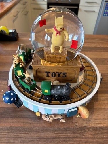 Disney snow globe rare - , winnie