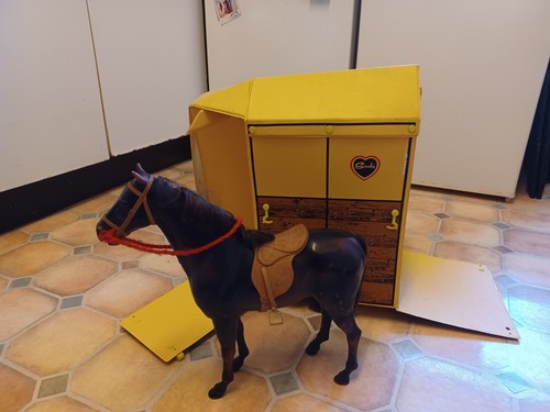 Sindy horse and - box, vinatage