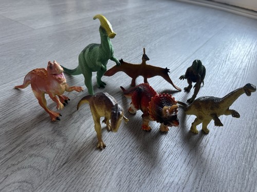 Dinosaurs toys pieces - 7,