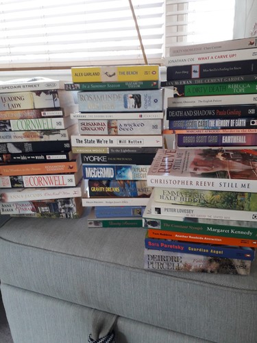 Large job lot fiction - large, 50