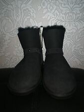 Kirkland Signature Unisex Genuine Sheepskin Low boots Black Stud size 4 BNWT