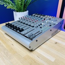 Behringer UB1204 Professional