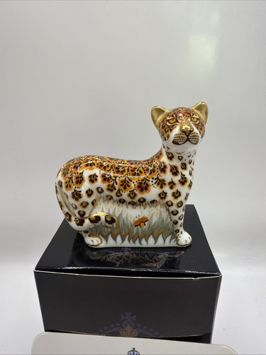 Royal crown derby leopard cub - leopard,