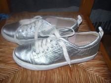 CLARKS SILVER LEATHER TRAINERS SIZE 5 D WIDTH LACE UP LEATHER INSOLE
