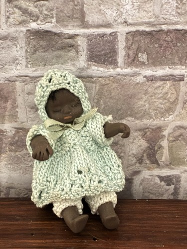 Dolls house scale - dolls,