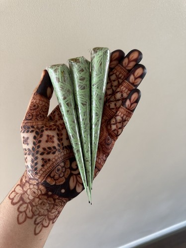 Natural henna mehndi - henna, cones