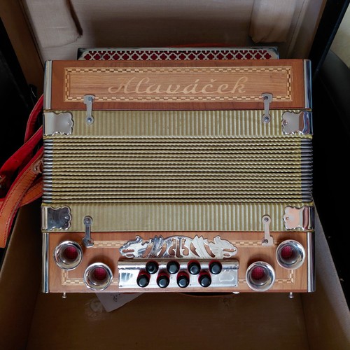 Melodeon diatonic accordion - melodeon,
