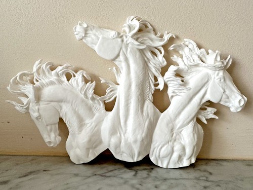 Artist resin horse medallion - artist,